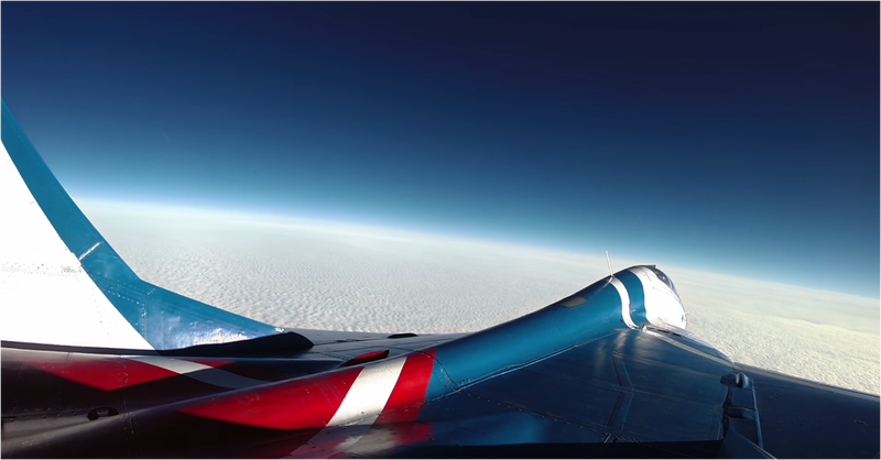 Illustration for article titled Así es volar en un Mig-29 supersónico ruso hasta el borde del espacio